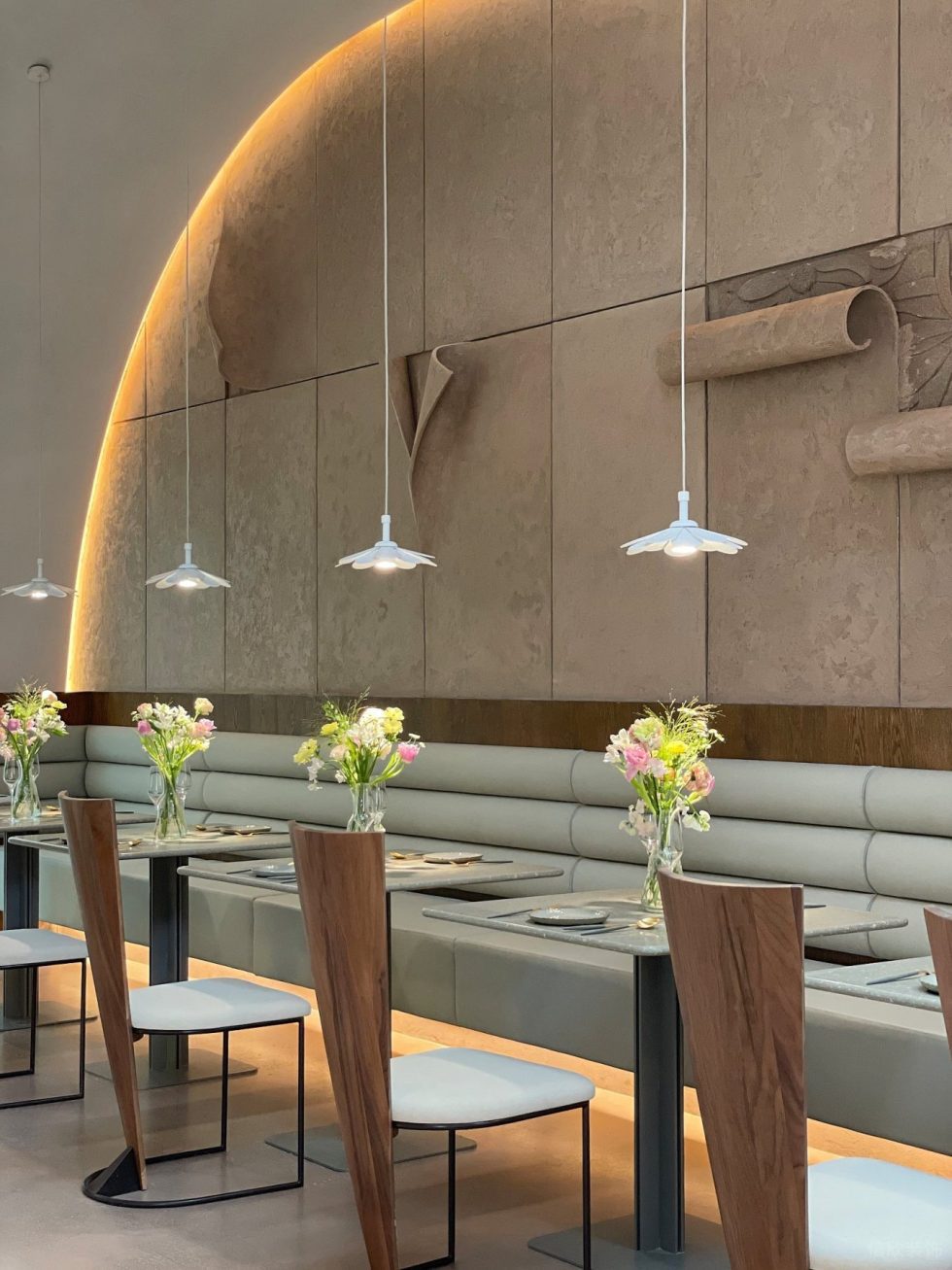 清新自然花餐廳簡約吊頂裝修設(shè)計