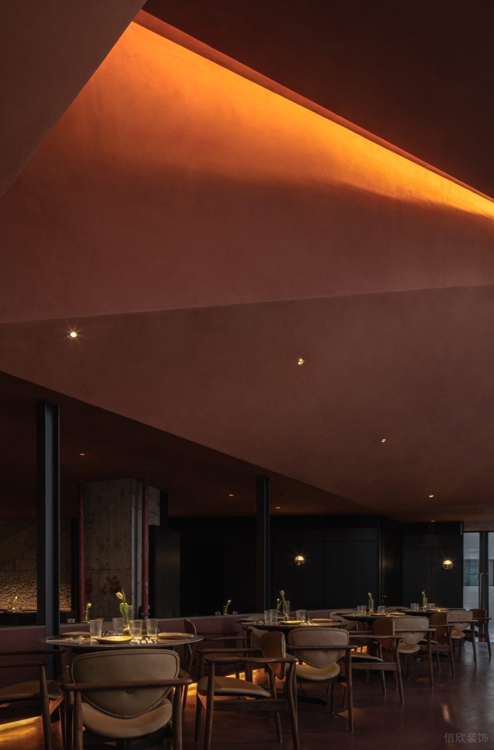 自然原始餐廳天花燈帶設(shè)計效果圖