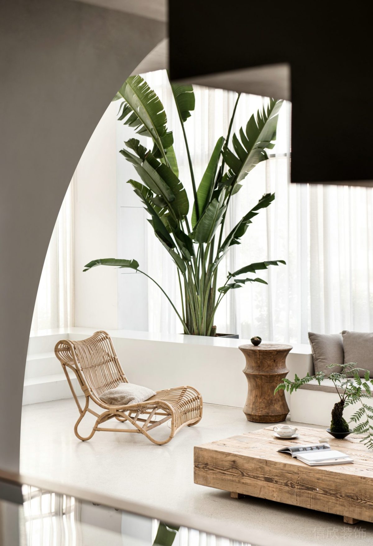 現(xiàn)代中式原木躺椅柜子辦公室裝修設(shè)計